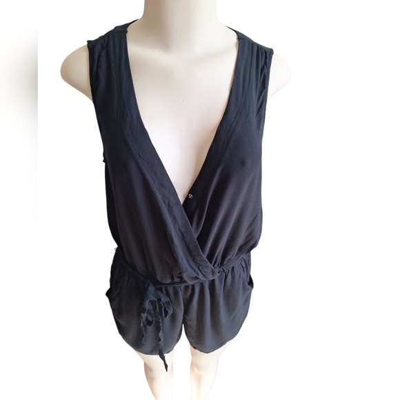 Bebop Be You Be Free Black Sleeveless Rayon Belted Romper, Size Large - Picture 8 of 9